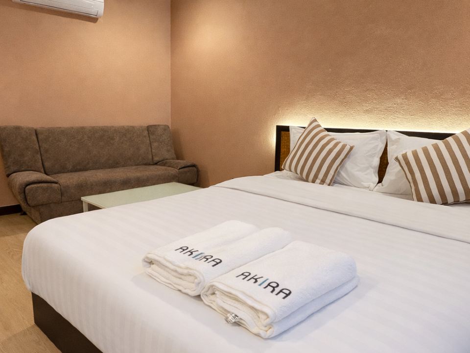 AKIRA Resort Deluxe Queen Bed room with AKIRA branded towels